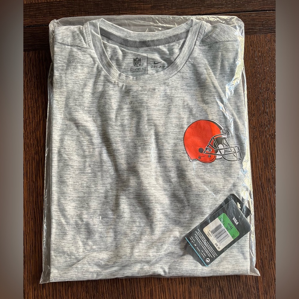 Cleveland Browns NFL Gray Nike dri-fit T-Shirt with Orange Helmet Design.  XL.